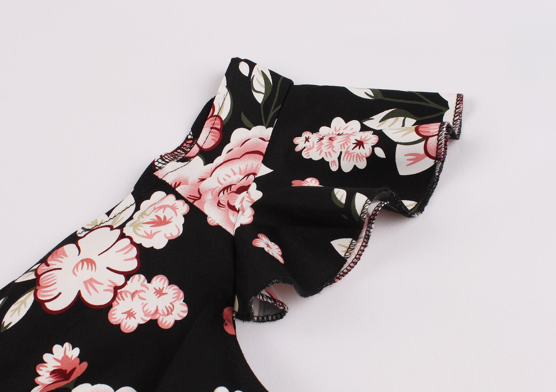Women Vintage 1950s Cocktail Party Swing Dresses with Ruffle Cap Sleeves V Neck Floral Print Dress Black